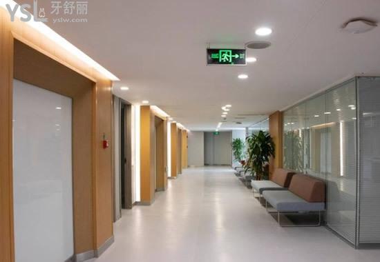 重慶韓佳牙博士口腔醫(yī)院過道