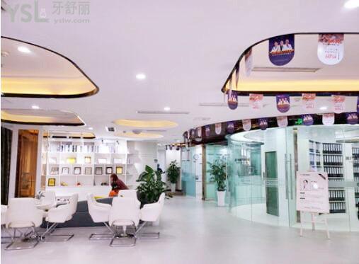 干凈衛(wèi)生的大廳.jpg