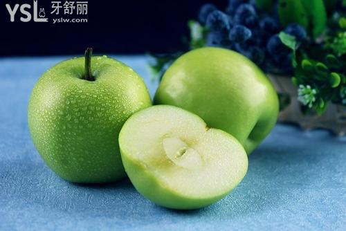 手拿怎樣牙齒美白小妙招3