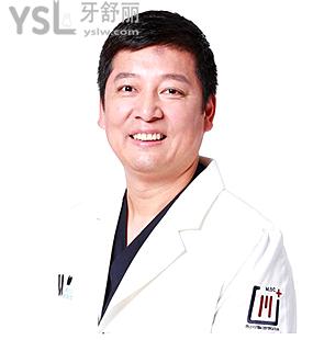 上海種植牙多少錢一顆明細爆光 深受當(dāng)?shù)厝诵刨嚨姆N植牙醫(yī)生非這六家口腔醫(yī)院莫屬.jpg