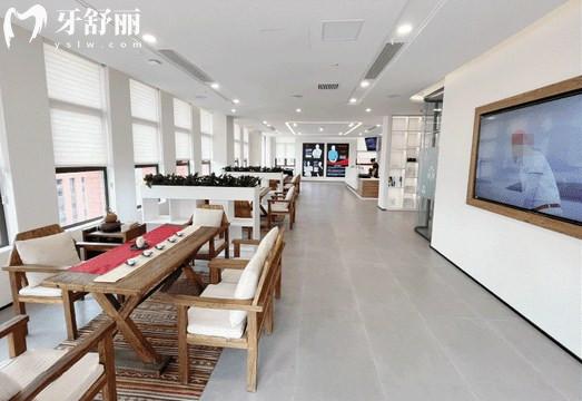 重慶皓齒健口腔等候區(qū)環(huán)境圖