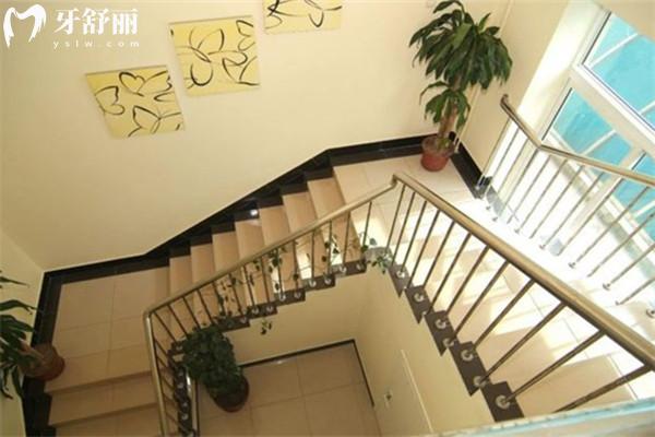 北京朗瑞口腔院內(nèi)樓梯