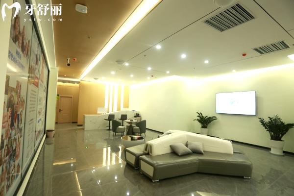 騰沖浩源口腔顧客候診區(qū)