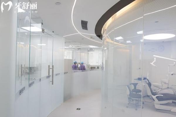 南京建鄴微芽口腔走廊.jpg