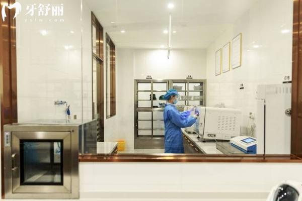 南京金鉑利口腔消毒室.jpg