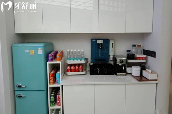 成都錦江格律斯口腔門診部茶水區(qū)