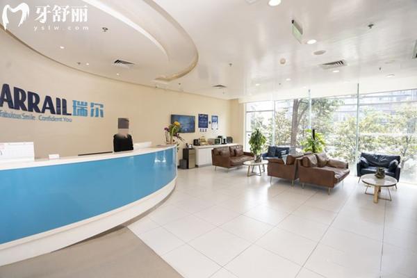成都瑞泰口腔醫(yī)院大廳
