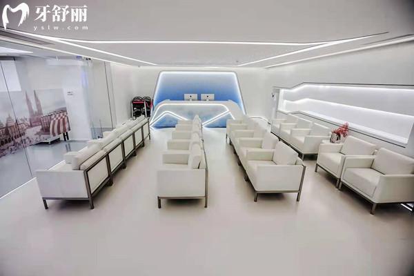 成都布萊梅聯合口腔醫(yī)院休息區(qū)