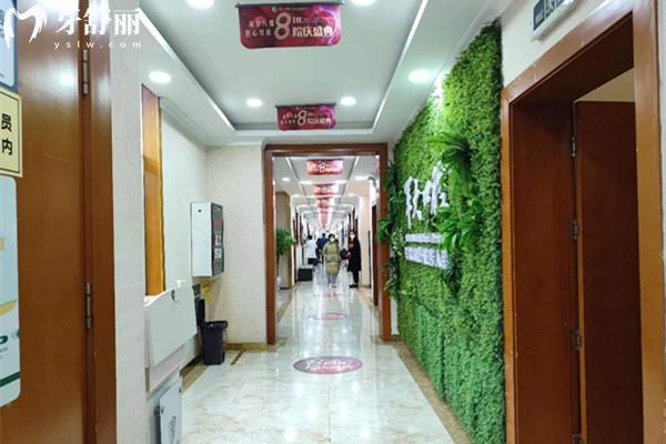 成都軍大口腔醫(yī)院走廊