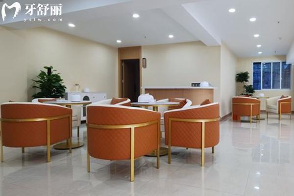 內(nèi)江醫(yī)大口腔醫(yī)院大廳