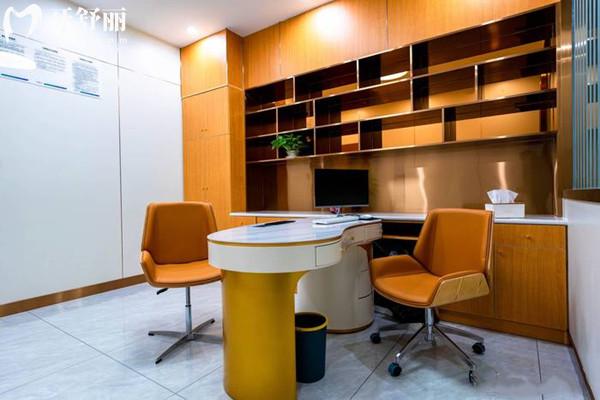 西昌春城口腔醫(yī)院面診室