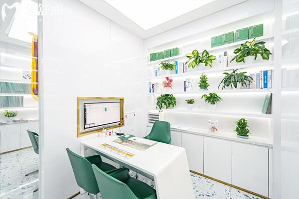 成都英博口腔醫(yī)院診療室