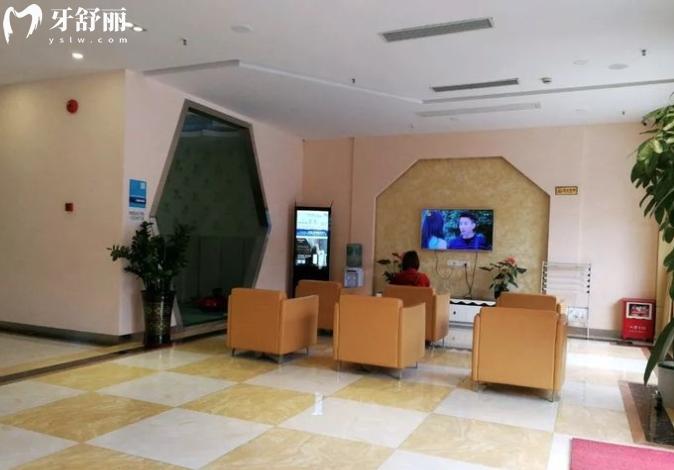 深圳雙龍口腔門診部種植牙多少錢