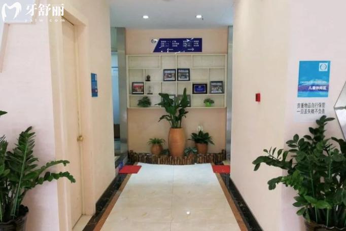 深圳雙龍口腔門診部牙齒矯正多少錢