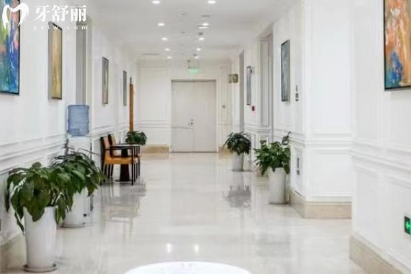 西安團(tuán)圓口腔醫(yī)院走廊