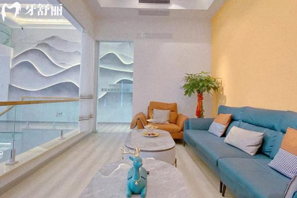 昆明爾迦口腔醫(yī)院休息區(qū)