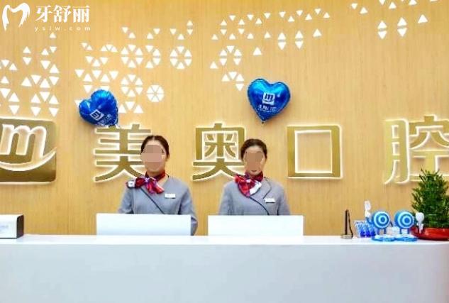 烏魯木齊美奧門(mén)頭.jpg