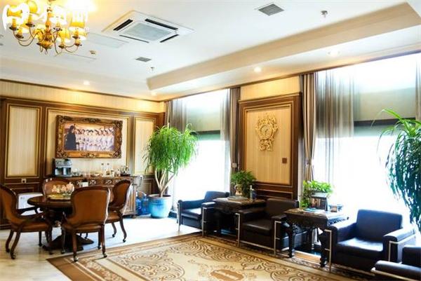 北京三里屯佳美口腔門(mén)診部候診區(qū)