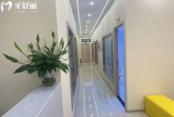瀘州龍馬潭貝樂(lè)口腔診所走廊
