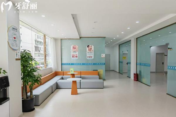 簡陽圣潔口腔診所休息區(qū)