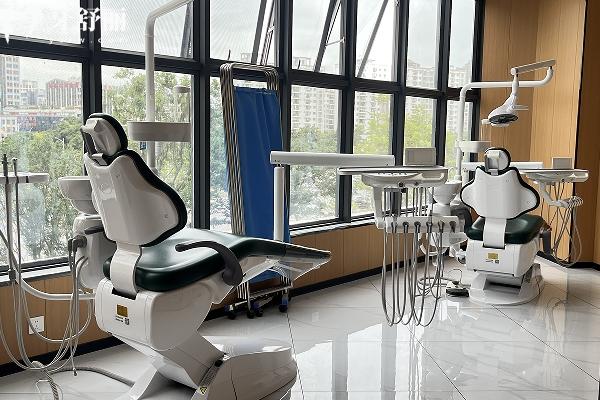 昆明吳畏口腔門診部治療室