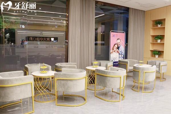 湖州安吉復(fù)大中齒口腔門診部大廳
