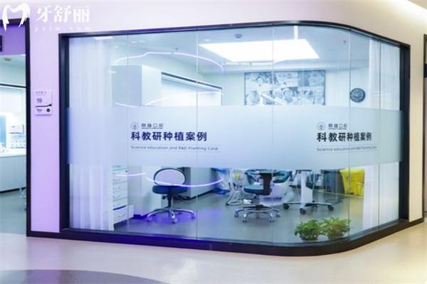 上海全口種植牙價(jià)格表+單顆種植牙收費(fèi):一起了解上海種植牙大概多少錢