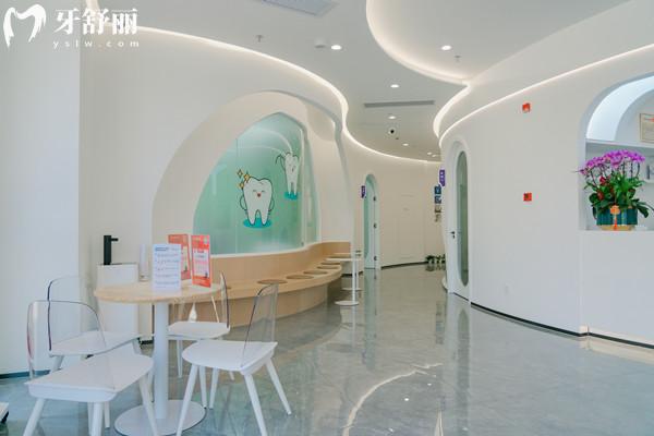 杭州錦臣臨安錦城口腔門診部休息區(qū)