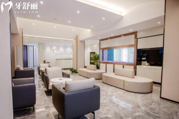 臨海麥爾口腔門診部休息區(qū)