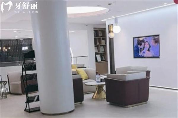 25版上海美樂口腔門診部收費(fèi)標(biāo)準(zhǔn):種植牙1680+牙齒矯正12800+補(bǔ)牙178+
