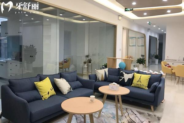 成都青羊高德口腔門(mén)診部休息區(qū)