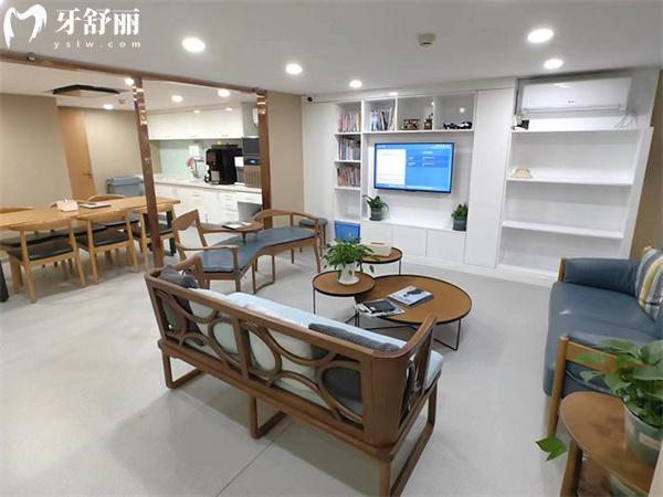 天津南開嘻嘻口腔門診部候診大廳