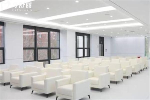 2025南京德牙聯(lián)合口腔醫(yī)院價(jià)目表:韓國(guó)植體3580+隱形矯正19800+補(bǔ)牙190+