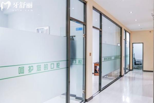 2025哈爾濱中航口腔收費標準，潔牙59+補牙120+種牙980+根管580+