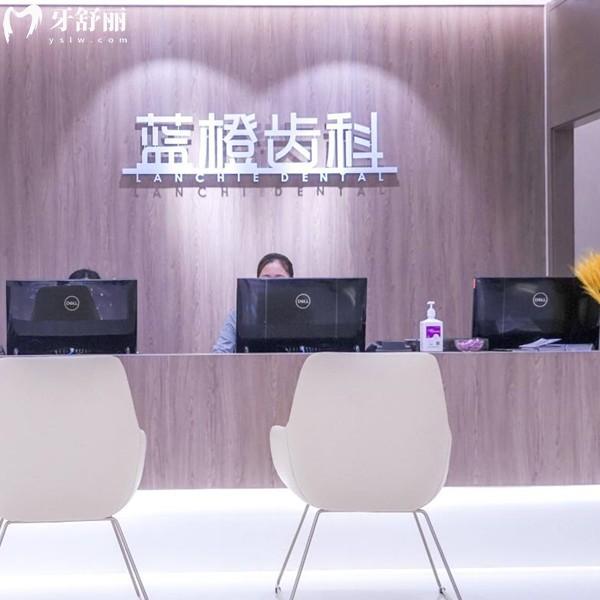 昆明藍(lán)橙口腔醫(yī)院收費(fèi)價(jià)目表拿到了,隱形矯正/種植牙/兒牙價(jià)格不算貴